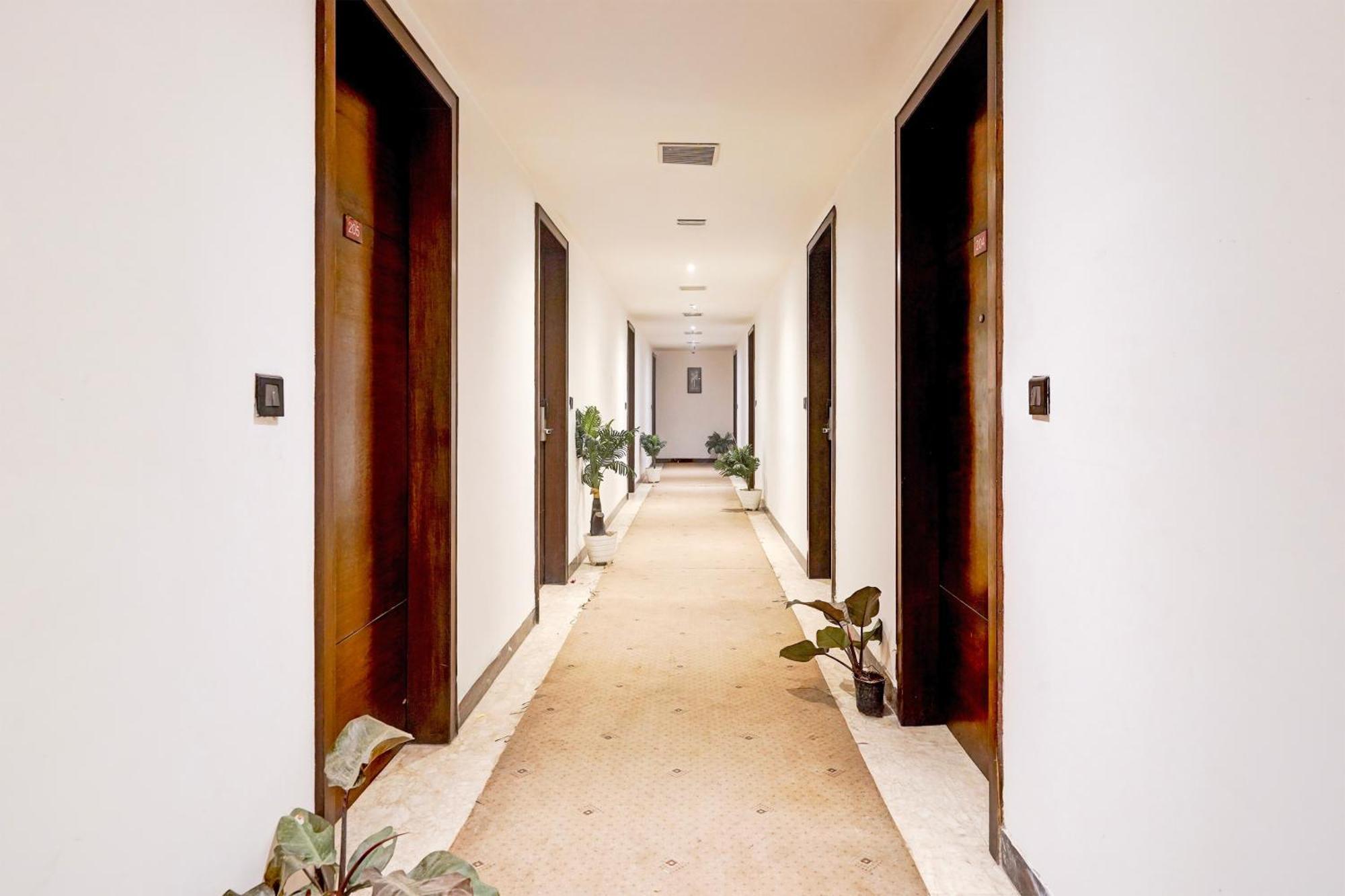 Townhouse Oak Agra Near Sultanganj Puliya Formerly Bb Grand 外观 照片